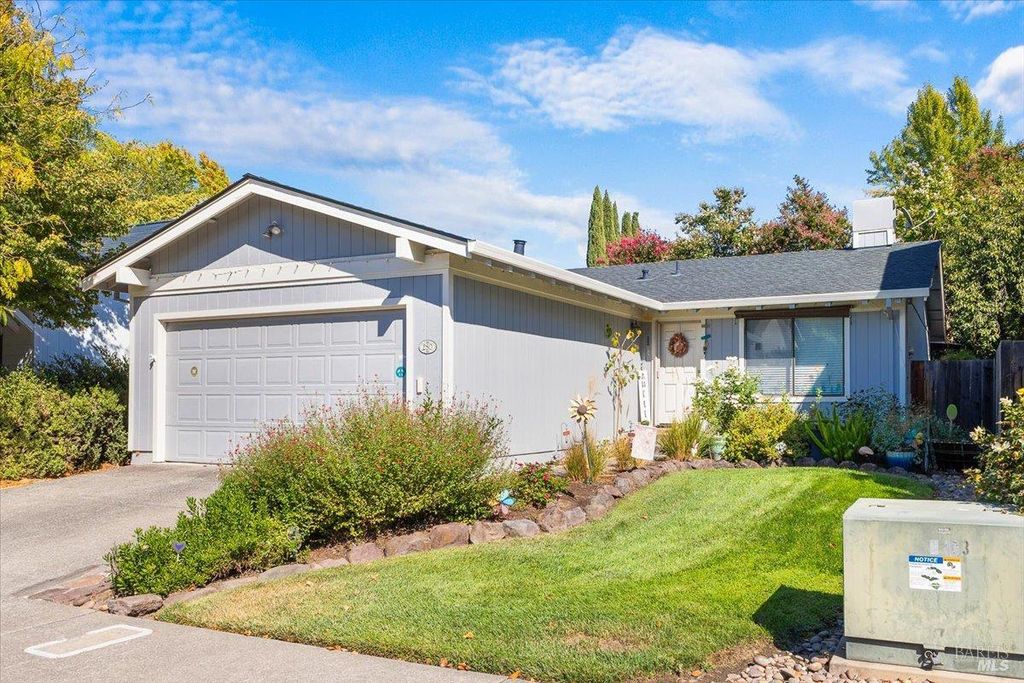 280 Hummingbird Ct, Healdsburg, CA 95448