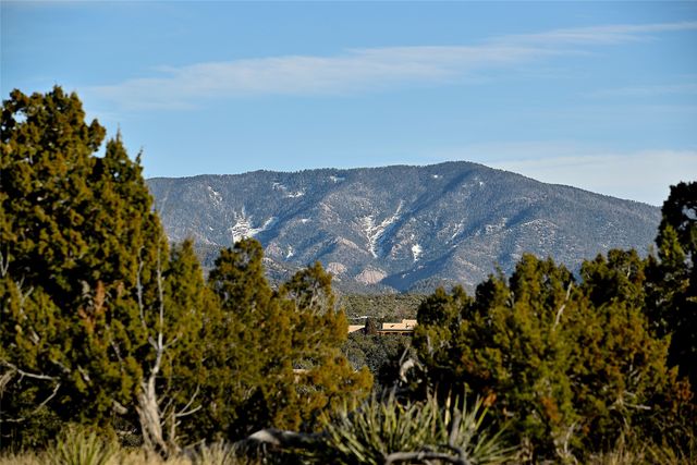 10 Via Diamante, Santa Fe, NM 87506