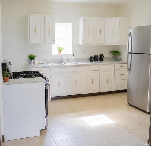1112 W Iowa Street, Evansville, IN 47711