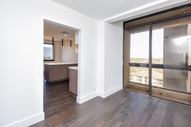49 Briar Hollow Lane 406, Houston, TX 77027