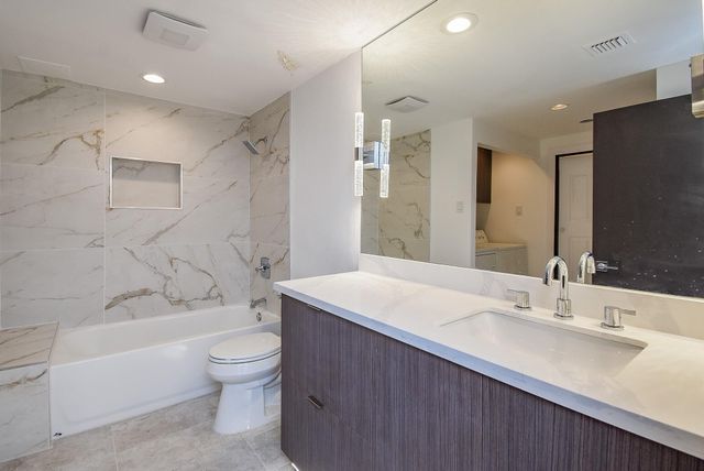 49 Briar Hollow Lane 406, Houston, TX 77027