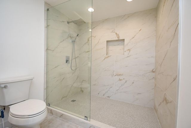 49 Briar Hollow Lane 406, Houston, TX 77027
