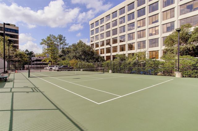 49 Briar Hollow Lane 406, Houston, TX 77027