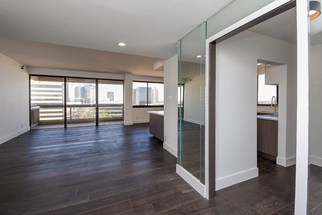 49 Briar Hollow Lane 406, Houston, TX 77027