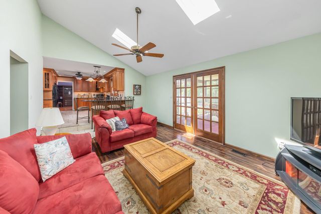 75 LAKESHORE DR, Hammonton, NJ 08037