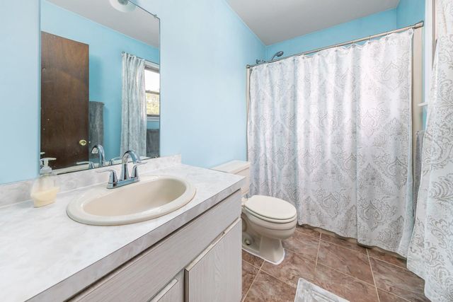 75 LAKESHORE DR, Hammonton, NJ 08037
