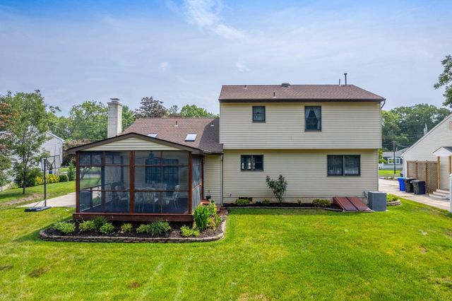 75 LAKESHORE DR, Hammonton, NJ 08037