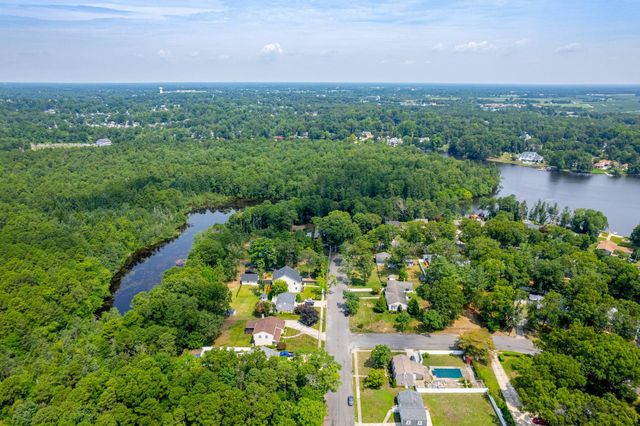 75 LAKESHORE DR, Hammonton, NJ 08037