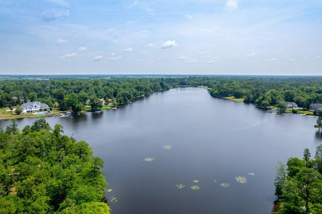 75 LAKESHORE DR, Hammonton, NJ 08037