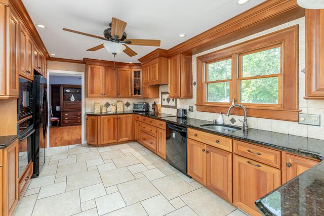 75 LAKESHORE DR, Hammonton, NJ 08037