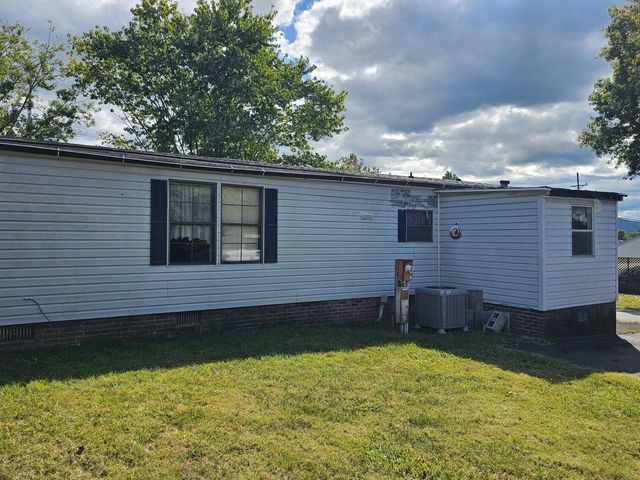 1810 Scuffling Hill RD, Rocky Mount, VA 24151