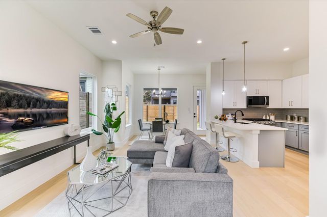 2006 Sl Davis Ave 2, Austin, TX 78702