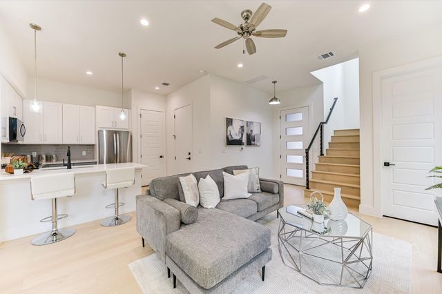 2006 Sl Davis Ave 2, Austin, TX 78702