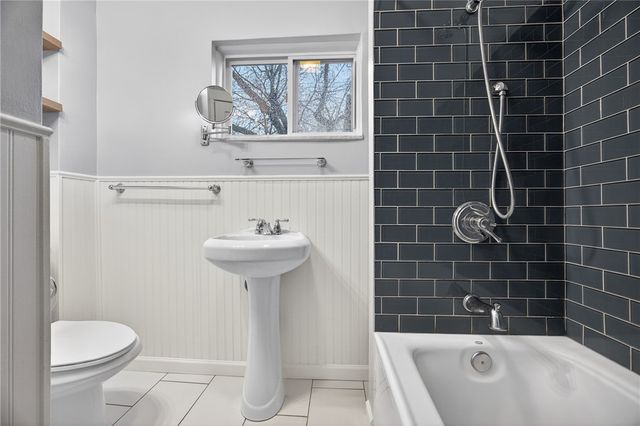 225 Kaercher St, Greenfield, PA 15207