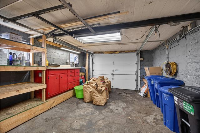 225 Kaercher St, Greenfield, PA 15207