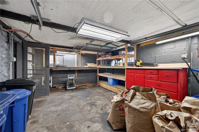 225 Kaercher St, Greenfield, PA 15207