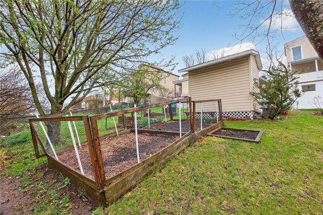 225 Kaercher St, Greenfield, PA 15207