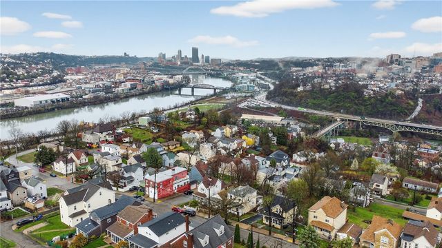 225 Kaercher St, Greenfield, PA 15207