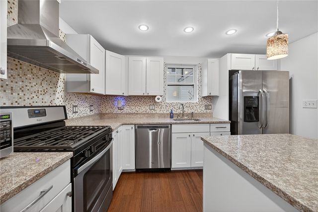 225 Kaercher St, Greenfield, PA 15207