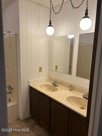 2093 Burney Ford Road, Clarkton, NC 28433