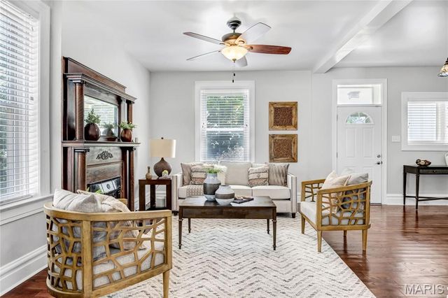 6851 Garner Avenue, St Louis, MO 63139