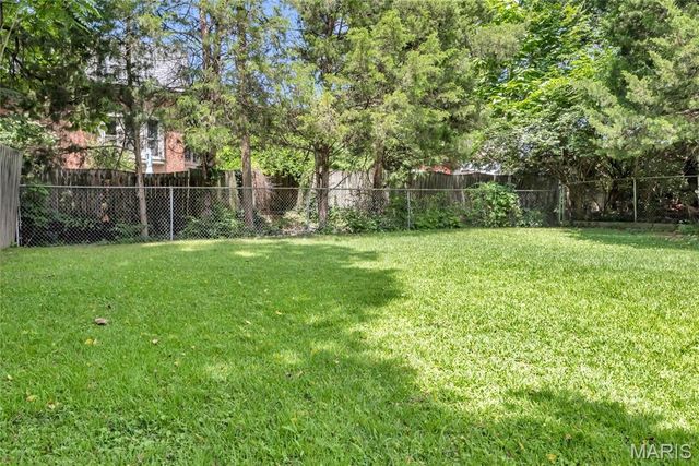 6851 Garner Avenue, St Louis, MO 63139