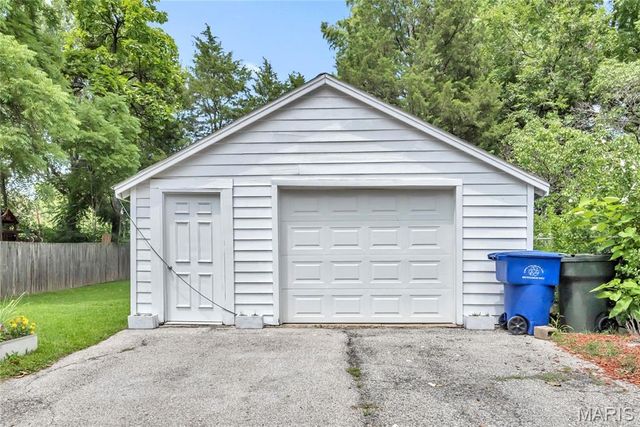 6851 Garner Avenue, St Louis, MO 63139