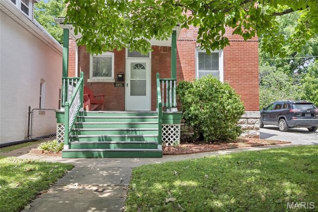 6851 Garner Avenue, St Louis, MO 63139