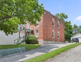 6851 Garner Avenue, St Louis, MO 63139