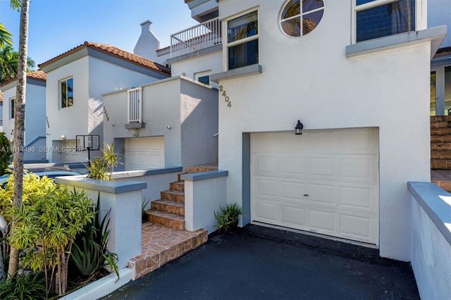 2404 NE 135th St 2404, North Miami, FL 33181