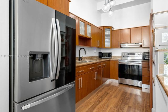 2404 NE 135th St 2404, North Miami, FL 33181