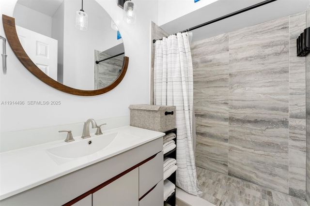 2404 NE 135th St 2404, North Miami, FL 33181