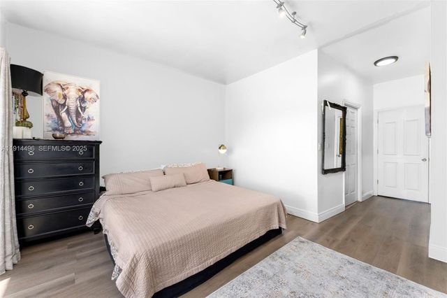 2404 NE 135th St 2404, North Miami, FL 33181