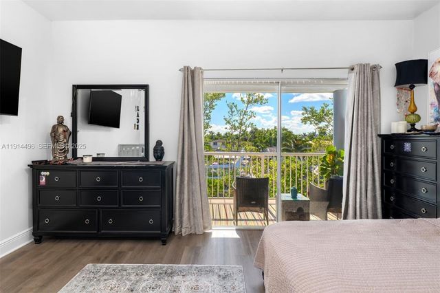 2404 NE 135th St 2404, North Miami, FL 33181