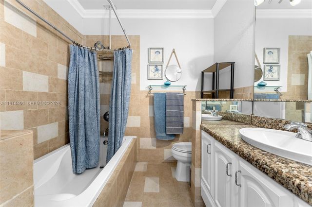 2404 NE 135th St 2404, North Miami, FL 33181