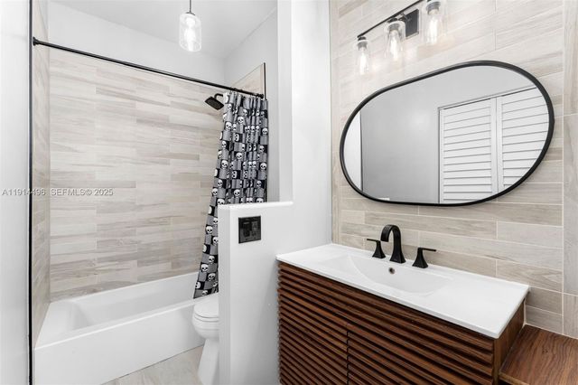 2404 NE 135th St 2404, North Miami, FL 33181