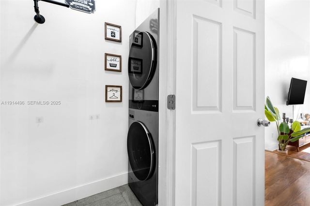 2404 NE 135th St 2404, North Miami, FL 33181