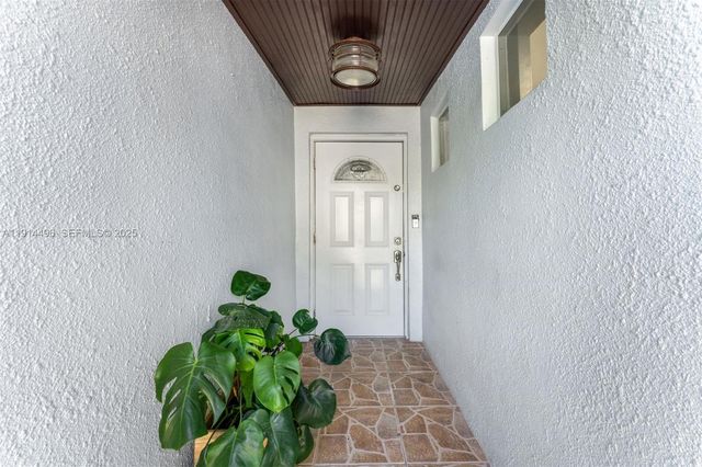 2404 NE 135th St 2404, North Miami, FL 33181