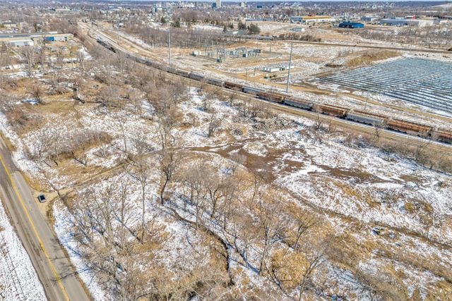 2825 18TH ST SW, Cedar Rapids, IA 52404