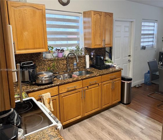 550 NW 135th St, North Miami, FL 33168