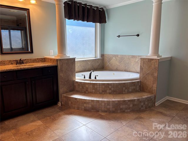 8811 Tamarron Drive, Charlotte, NC 28277