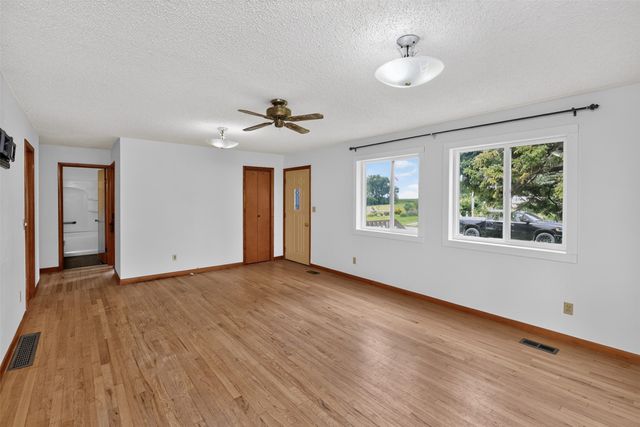 31578 Market Street, Garden City, IA 50102