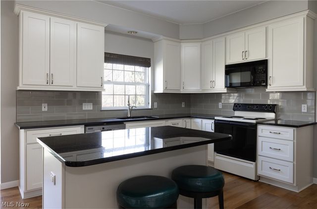 5178 Glenmoore Way, Medina, OH 44256