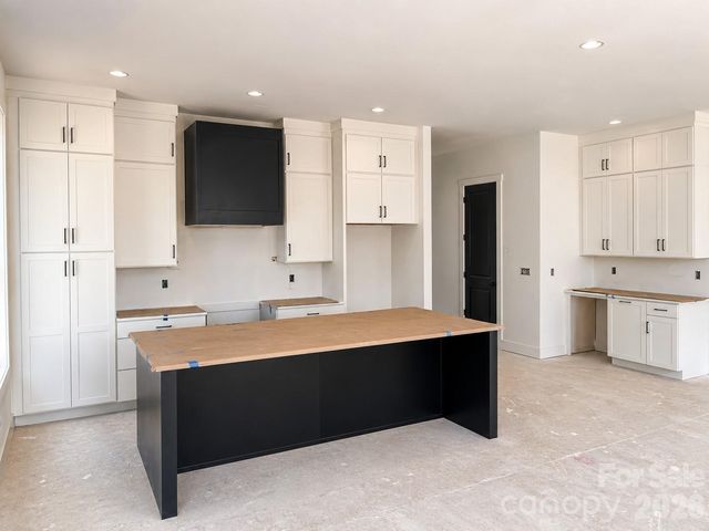 3922 Sarah Drive, Charlotte, NC 28217