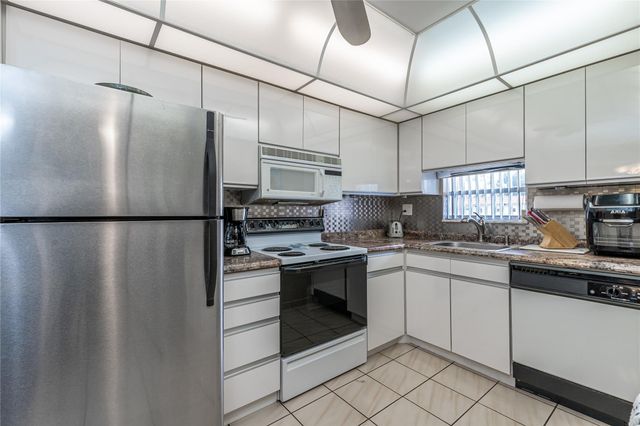 700 S Hollybrook Drive 304, Pembroke Pines, FL 33025