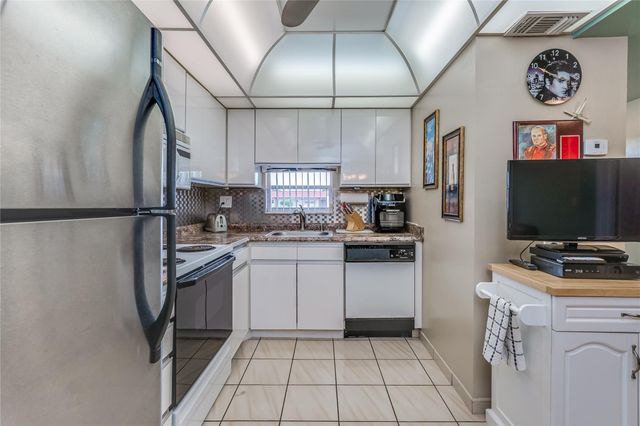 700 S Hollybrook Drive 304, Pembroke Pines, FL 33025