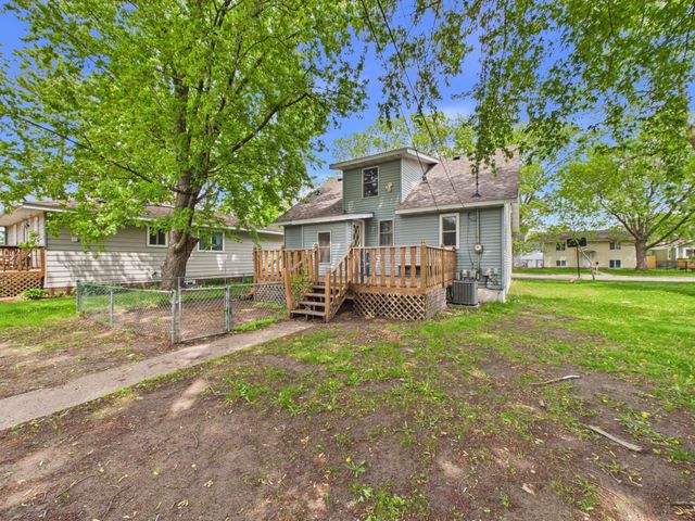433 30th Avenue N, Saint Cloud, MN 56303