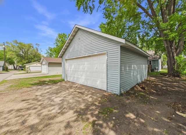 433 30th Avenue N, Saint Cloud, MN 56303