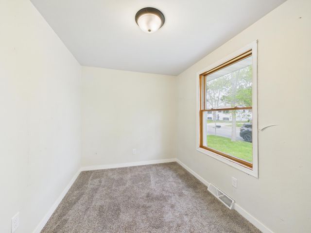 433 30th Avenue N, Saint Cloud, MN 56303