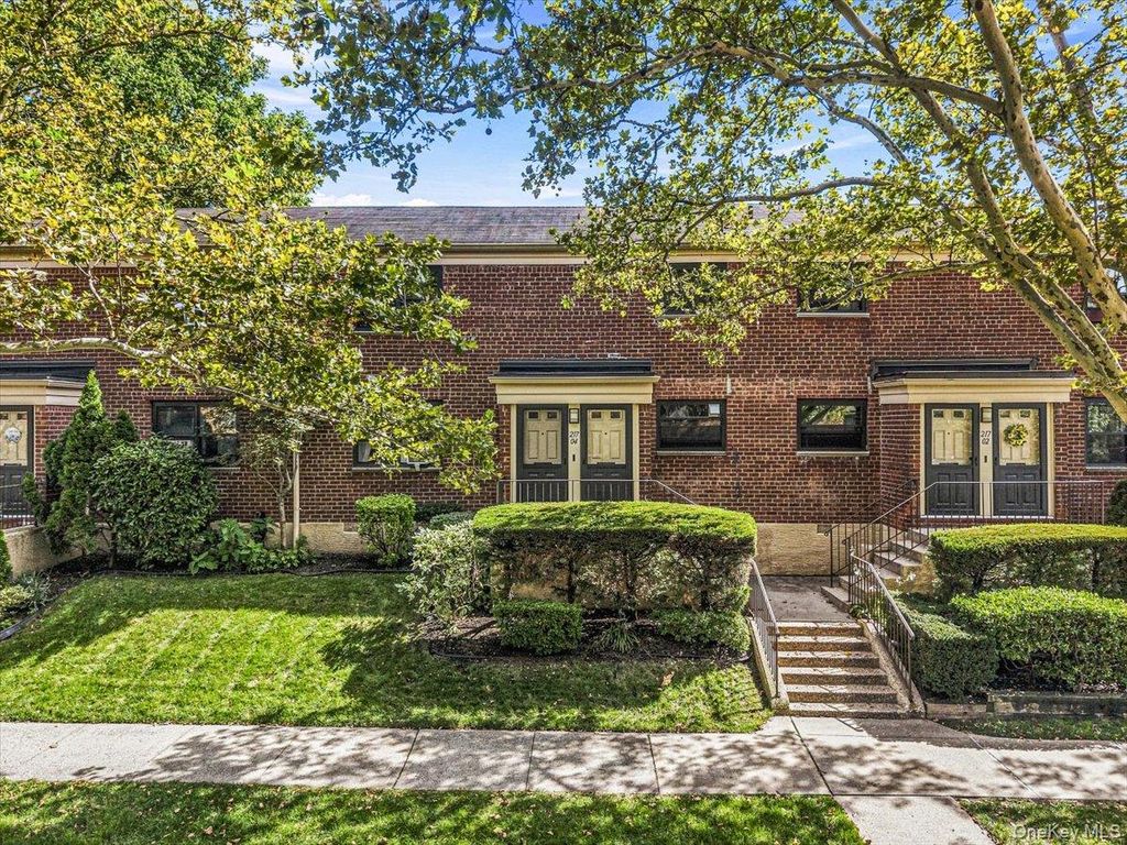 217-04 75th Avenue 271A2, Oakland Gardens, NY 11364 — photo 3